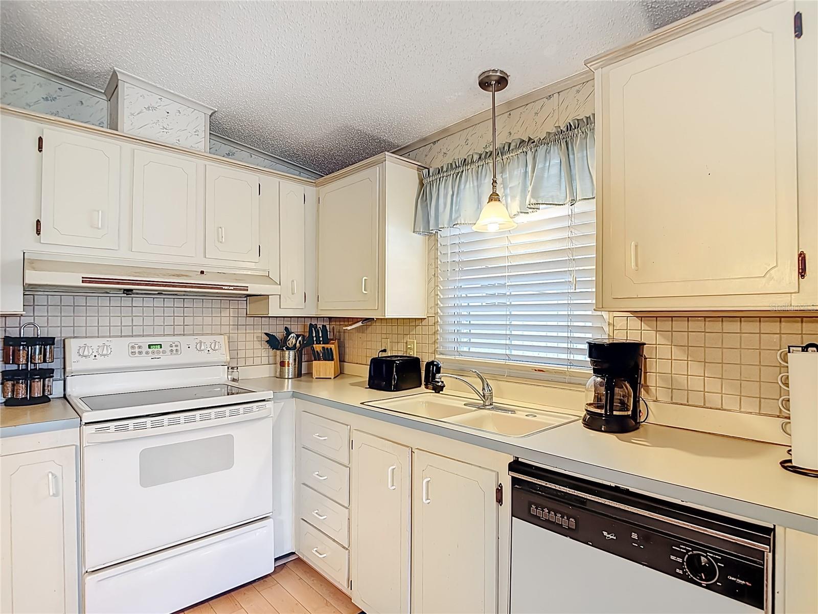 10321 MARINETTE AVE — photo 5