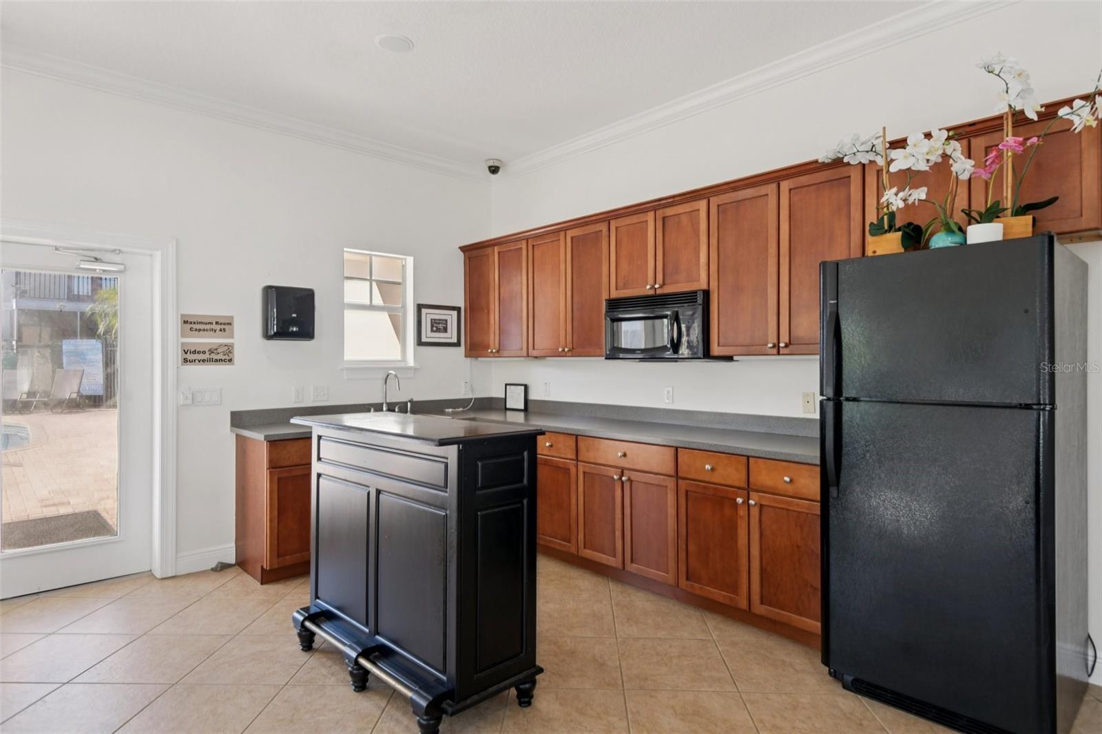 300 VALENCIA CIR — photo 46