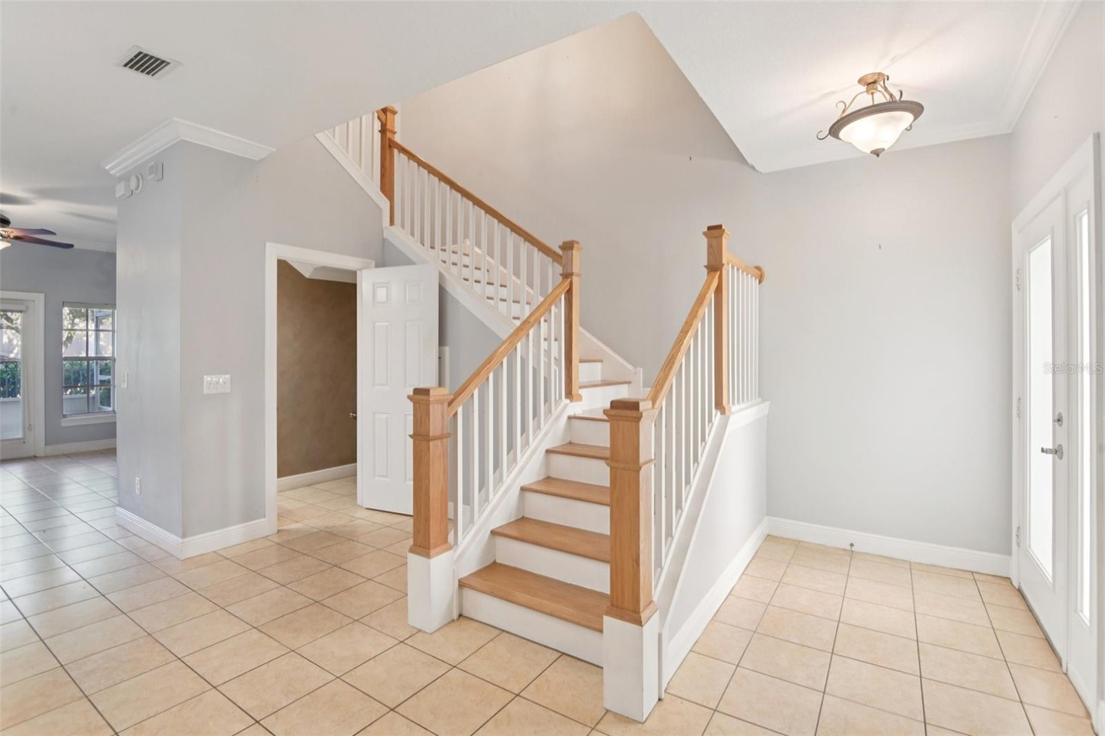 300 VALENCIA CIR — photo 7