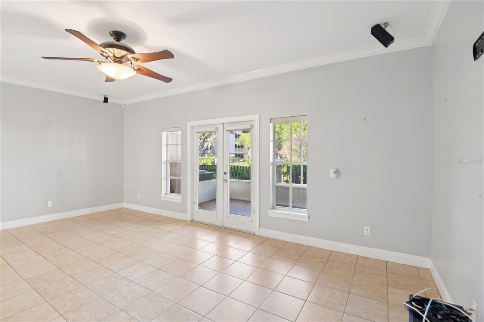 300 VALENCIA CIR — photo 13