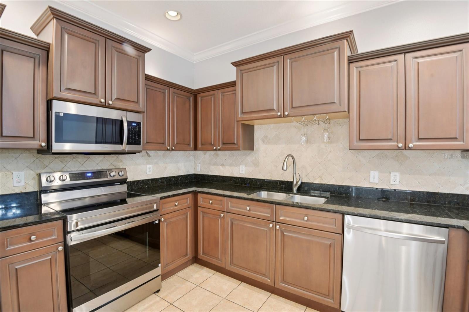 300 VALENCIA CIR — photo 16