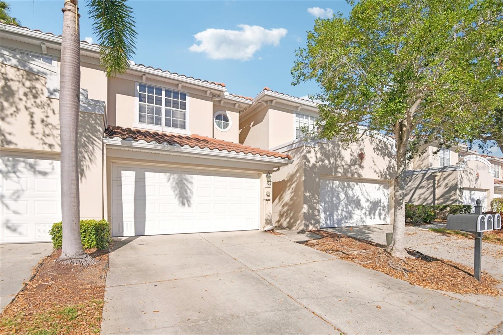 300 VALENCIA CIR — photo 4