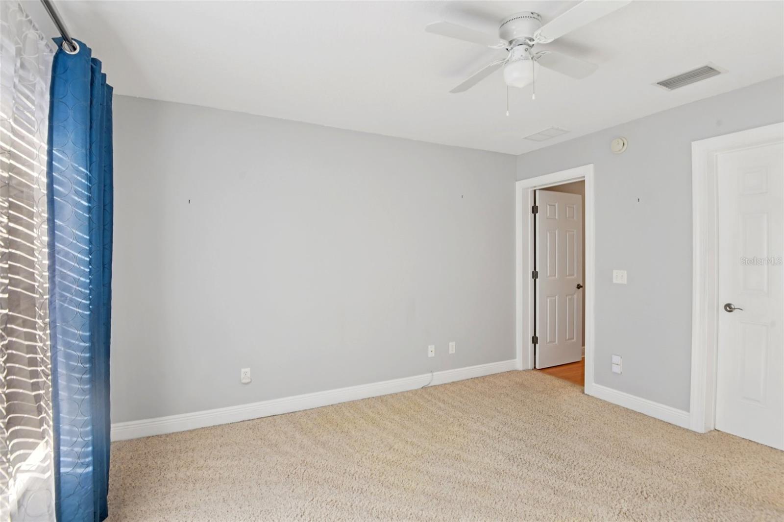 300 VALENCIA CIR — photo 29