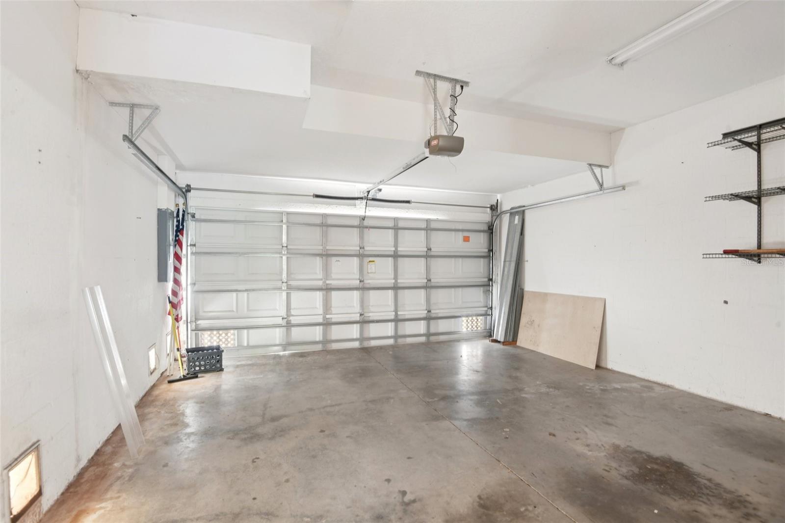 300 VALENCIA CIR — photo 35
