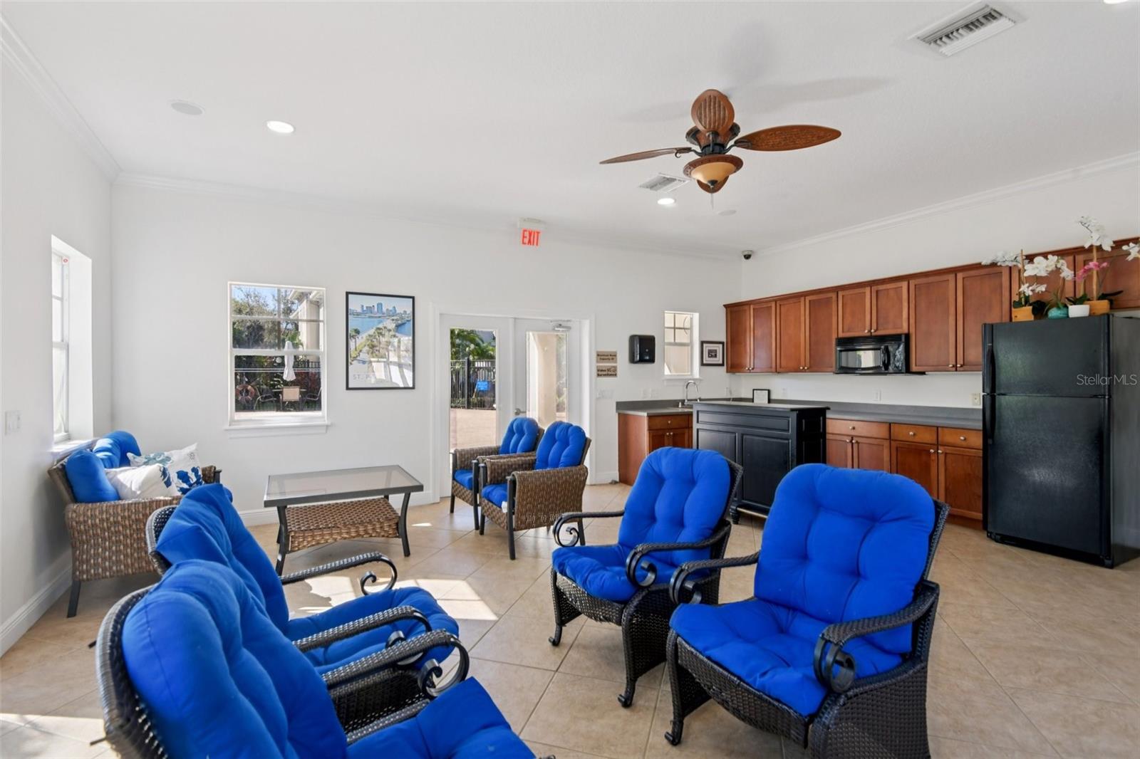 300 VALENCIA CIR — photo 43