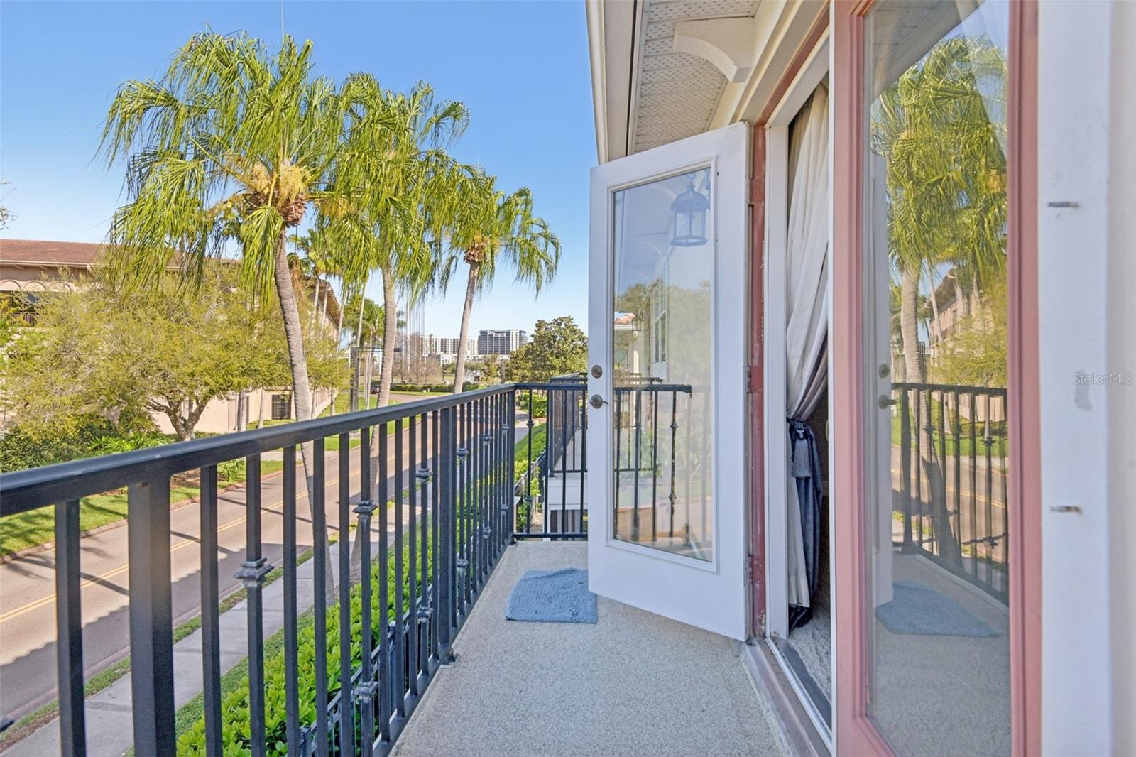 300 VALENCIA CIR — photo 39