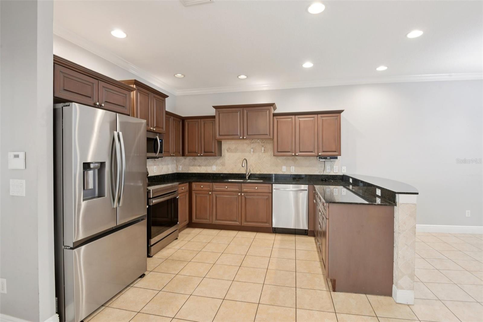 300 VALENCIA CIR — photo 14
