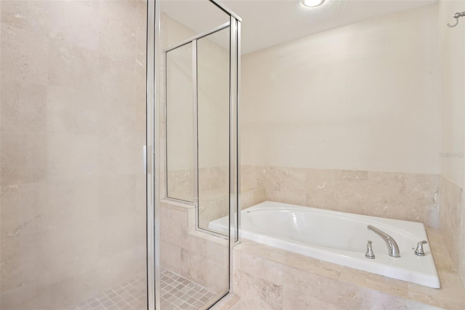 300 VALENCIA CIR — photo 23