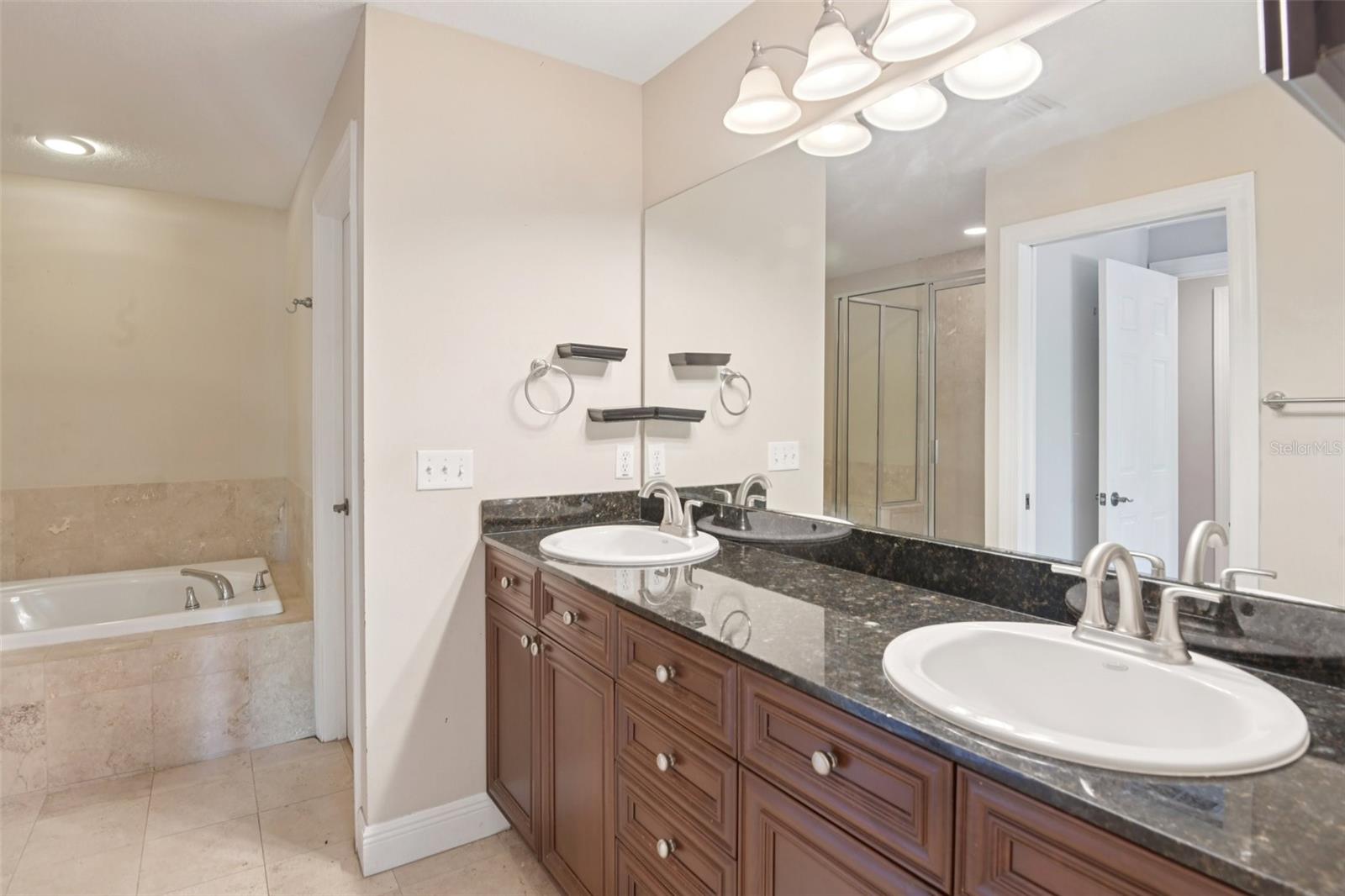 300 VALENCIA CIR — photo 22