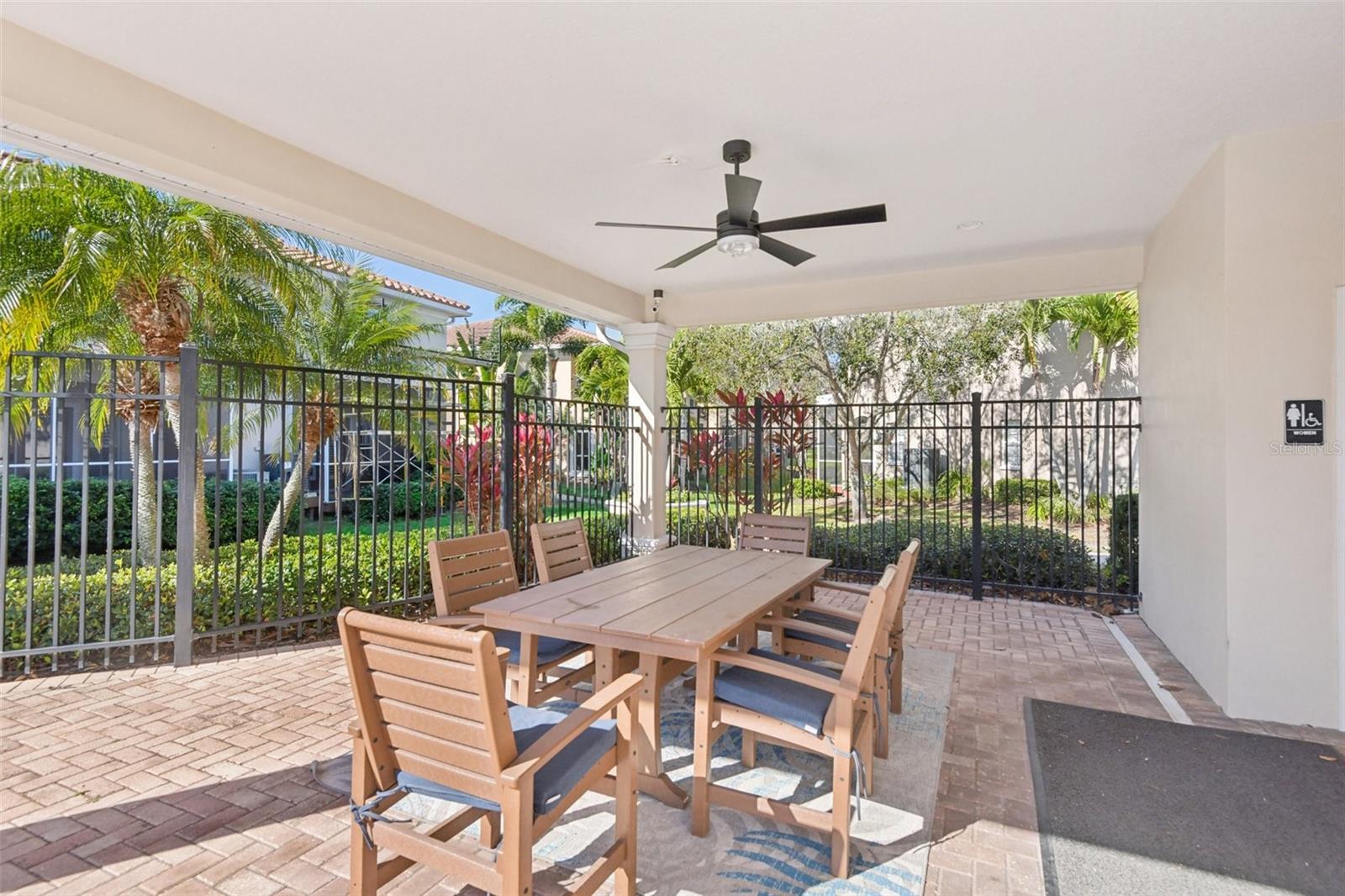 300 VALENCIA CIR — photo 47