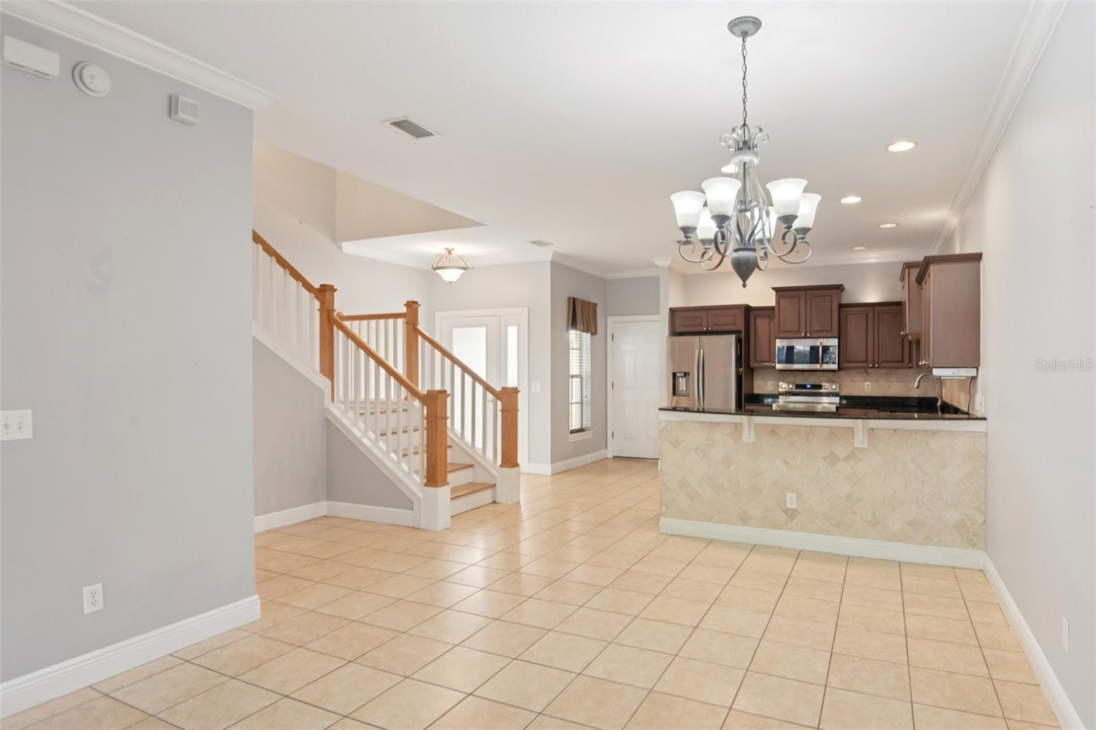 300 VALENCIA CIR — photo 11