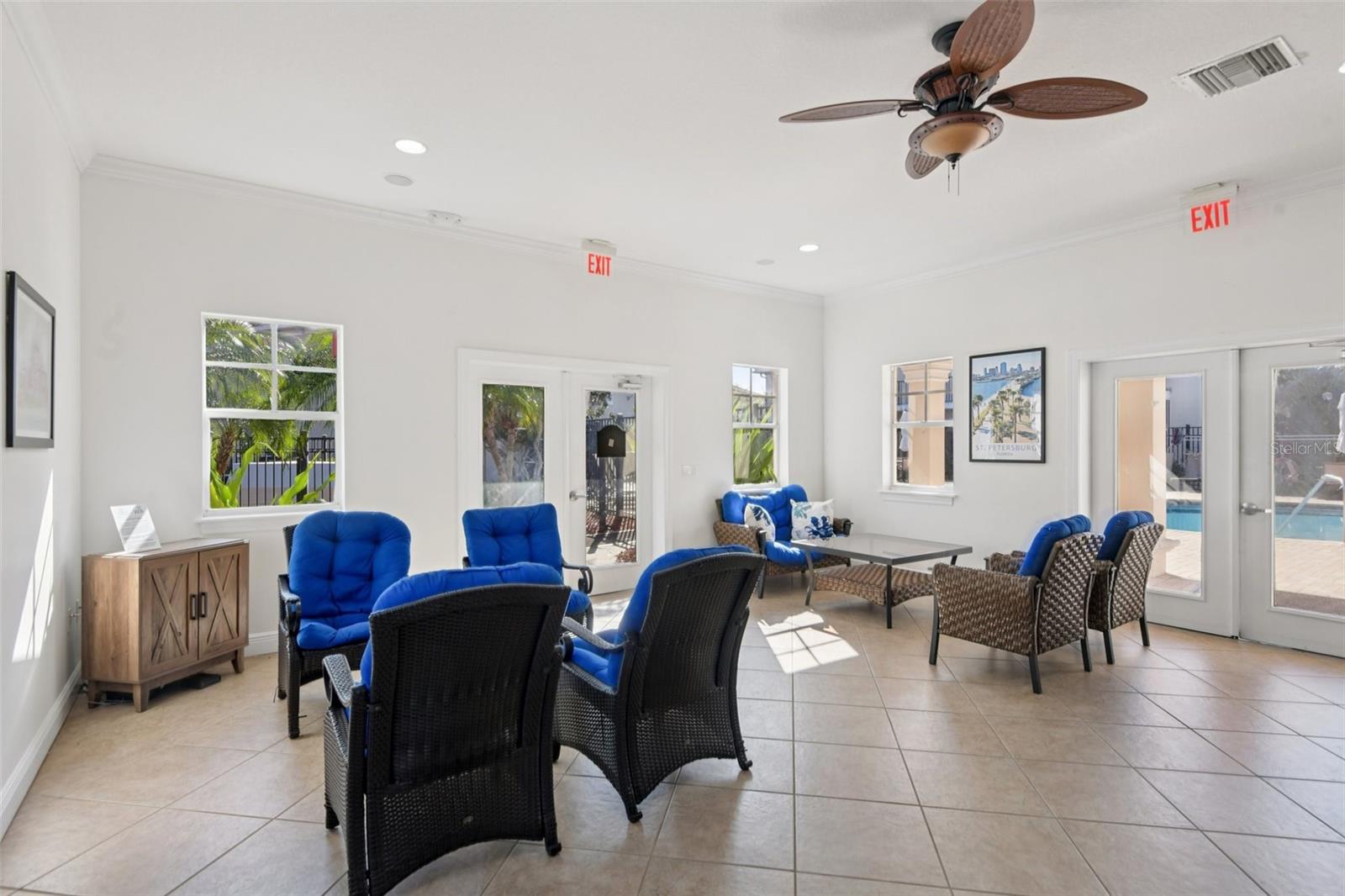 300 VALENCIA CIR — photo 44