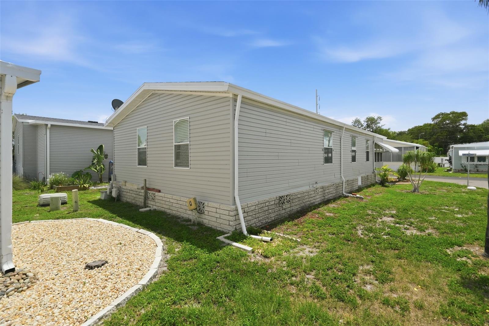 6907 AMERICANA DR NE #101 — photo 31