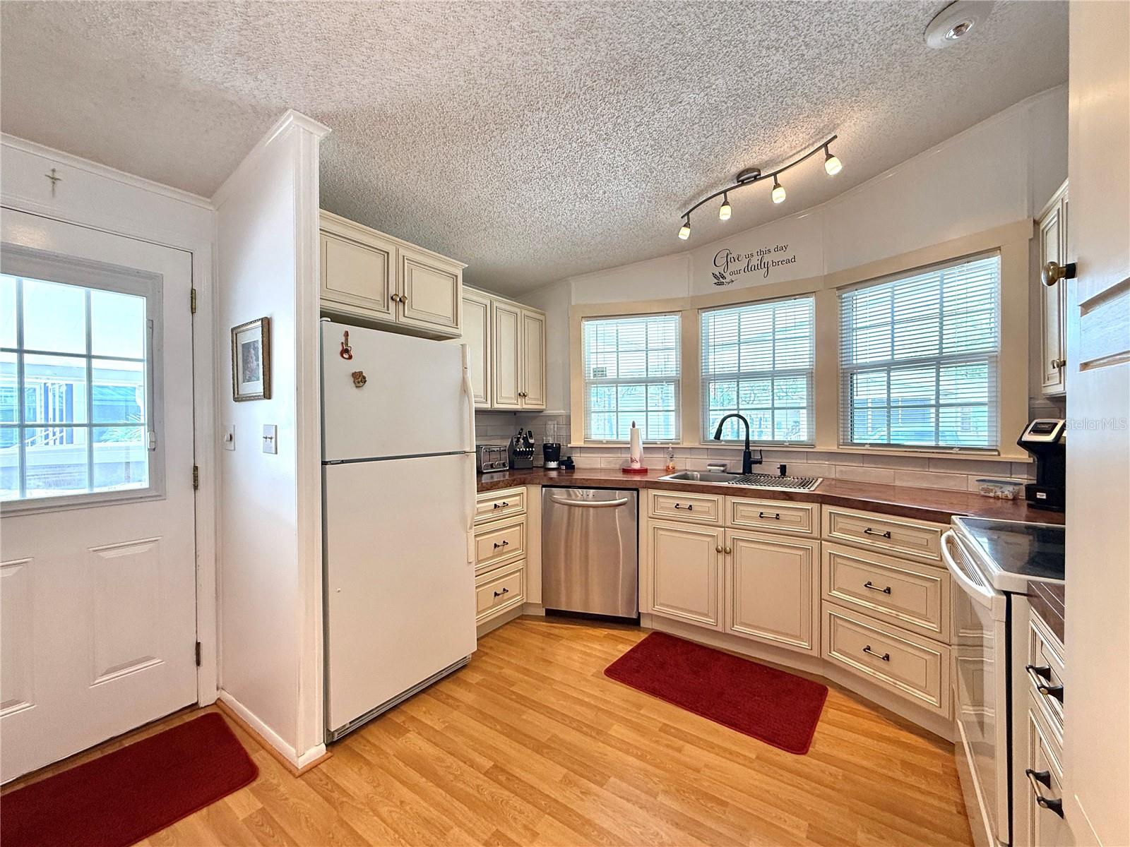 101 SAINT GEORGE CT — photo 6