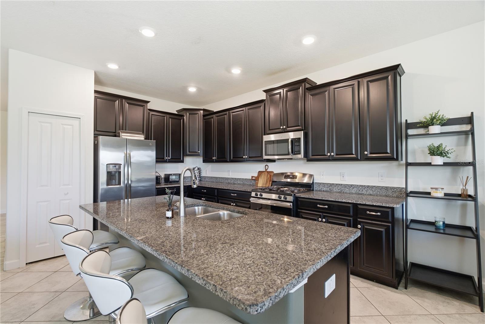 8960 SHADYSIDE LN — photo 16