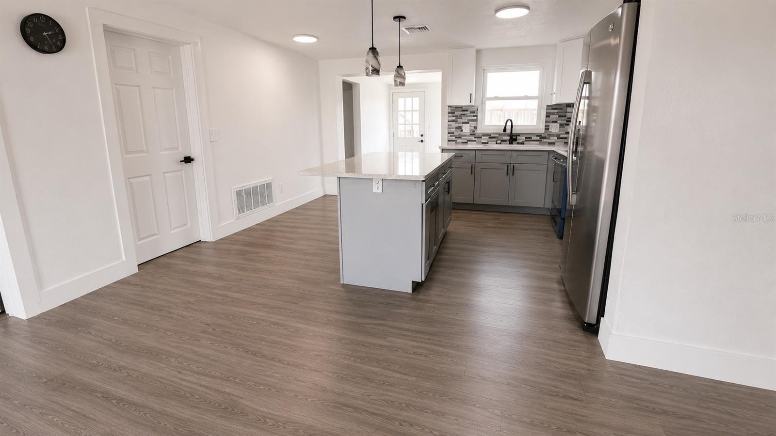 4803 GUARDIAN AVE — photo 7