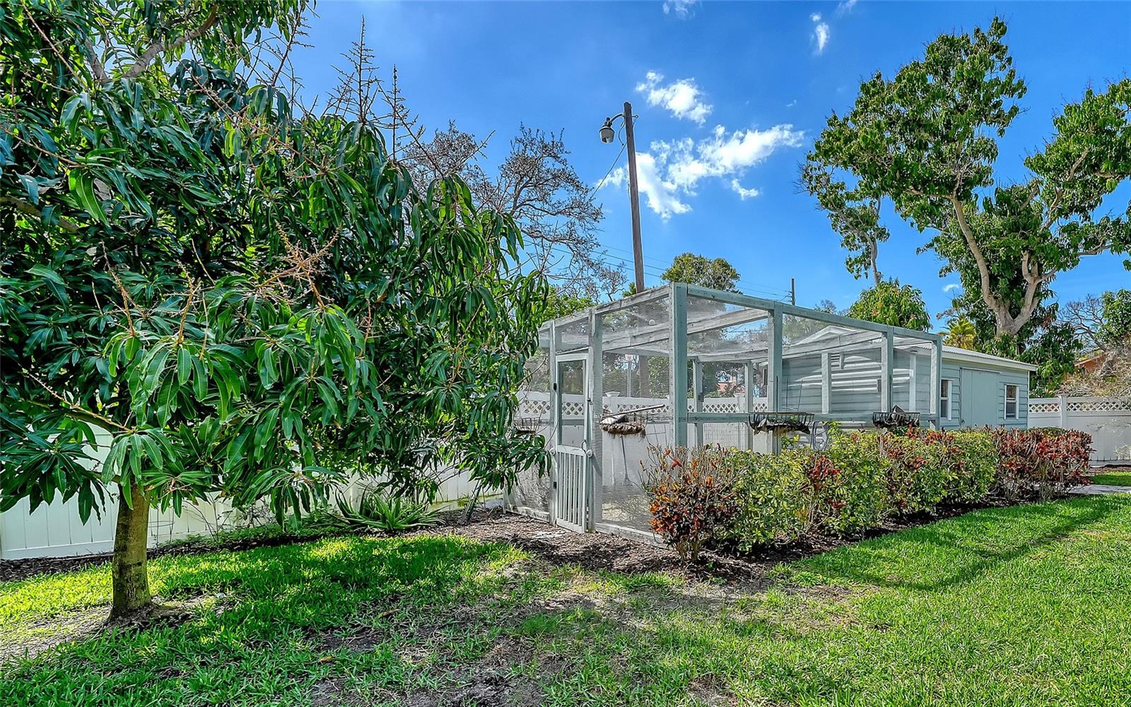 121 HOLLY AVE — photo 40