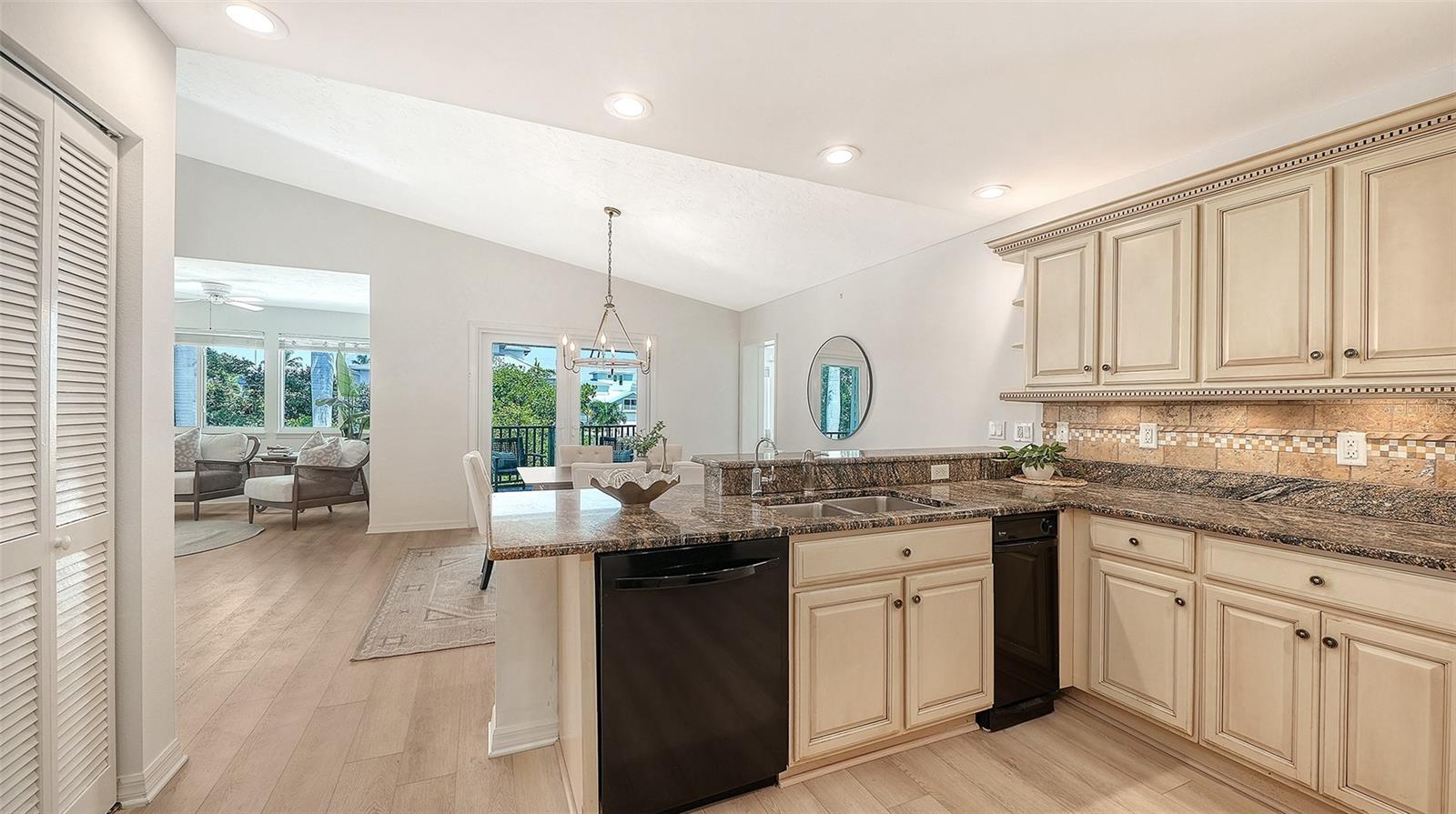 771 MARBURY LN — photo 24