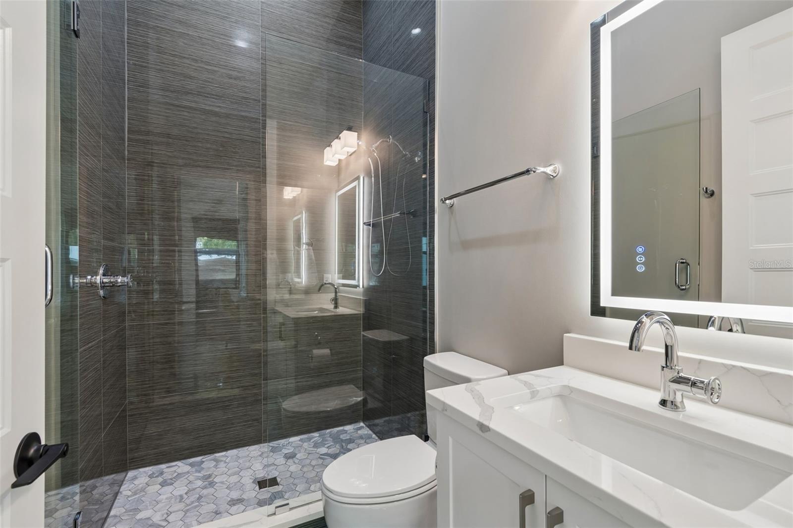 5410 BAYSHORE BLVD — photo 39