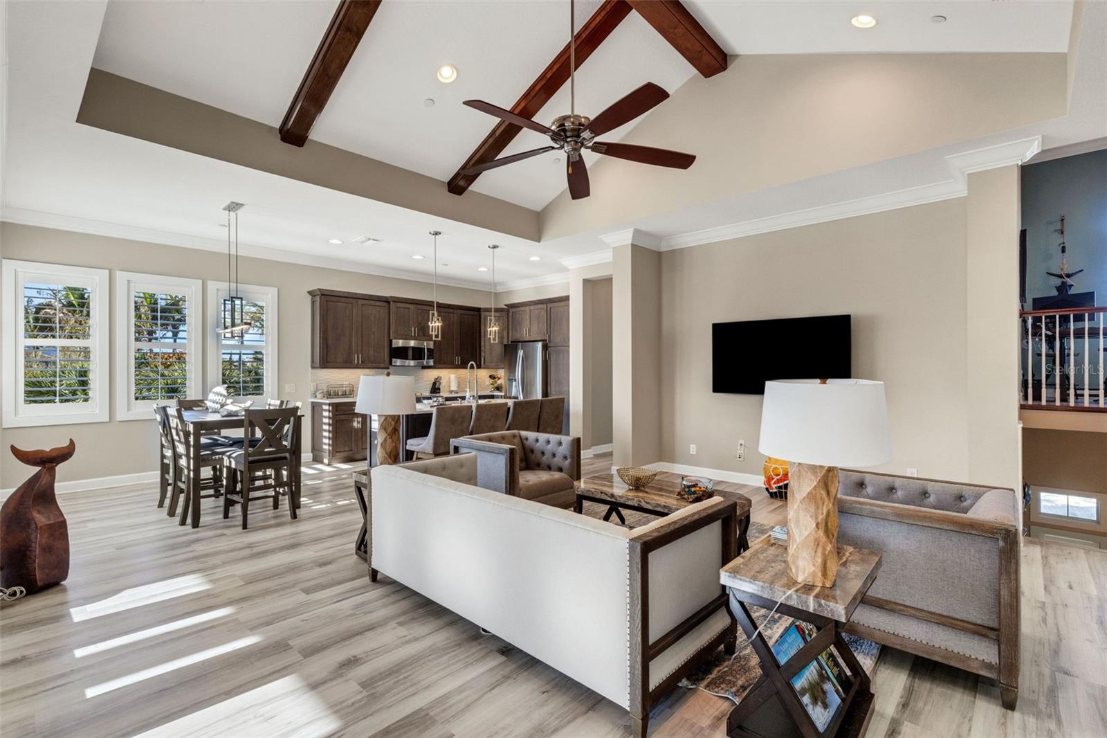 289 SAPPHIRE LAKE DR #202 — photo 8