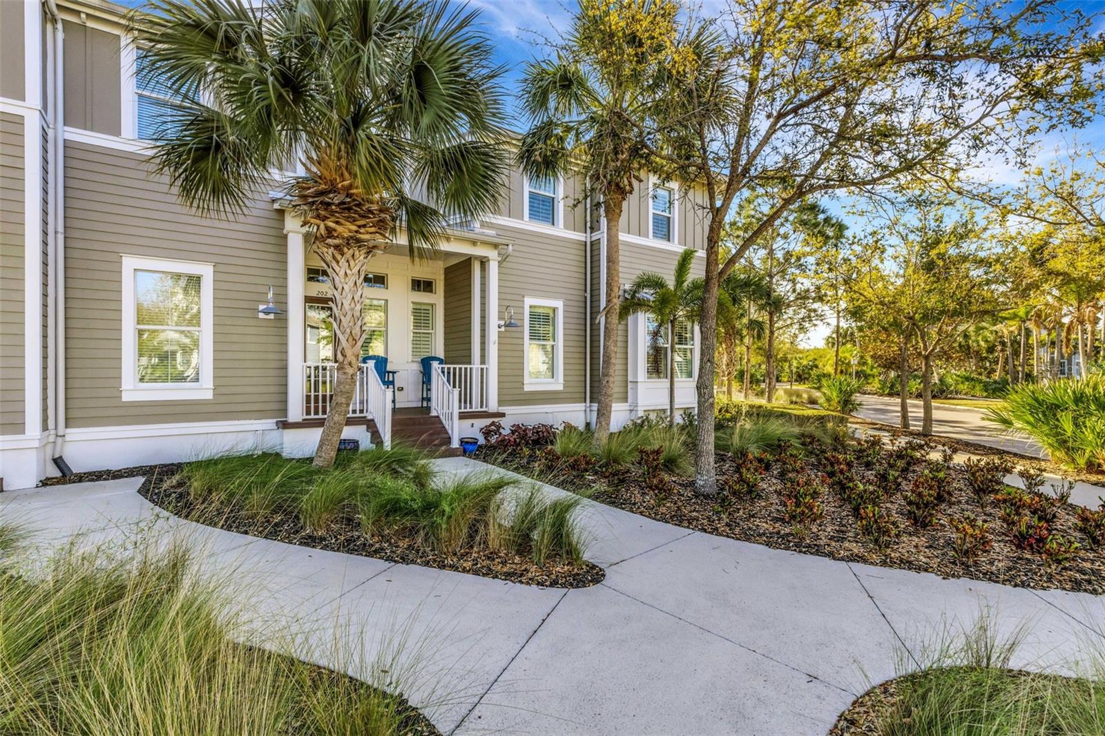 289 SAPPHIRE LAKE DR #202 — photo 3