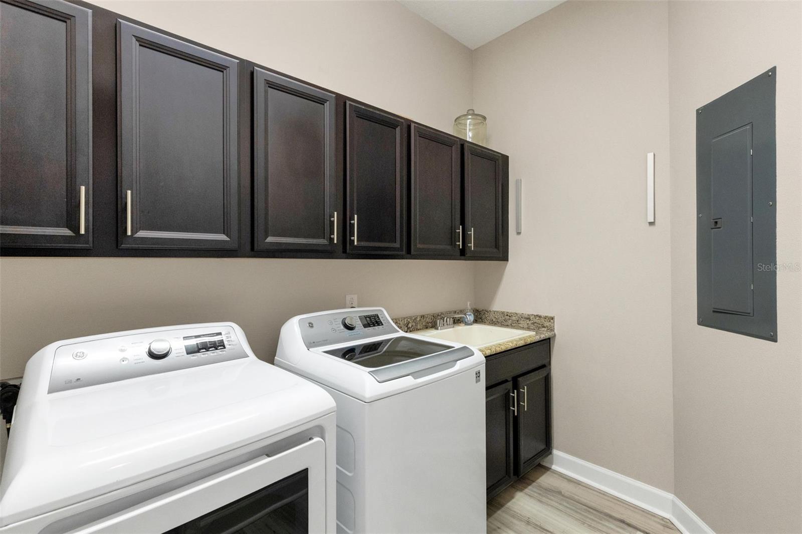 289 SAPPHIRE LAKE DR #202 — photo 32
