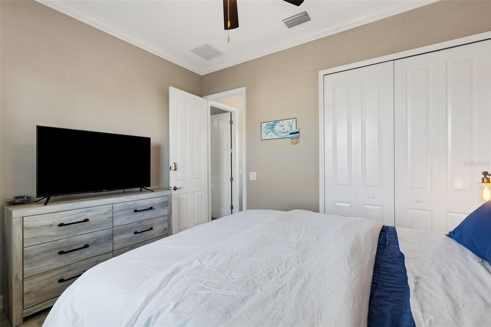 289 SAPPHIRE LAKE DR #202 — photo 29