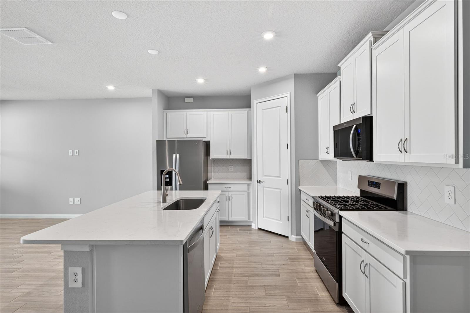 9243 AURELIA AVE — photo 6