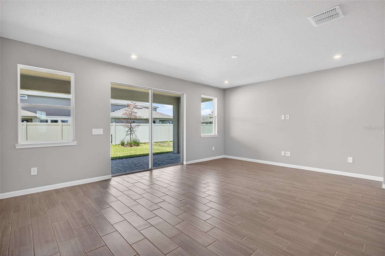 9243 AURELIA AVE — photo 9