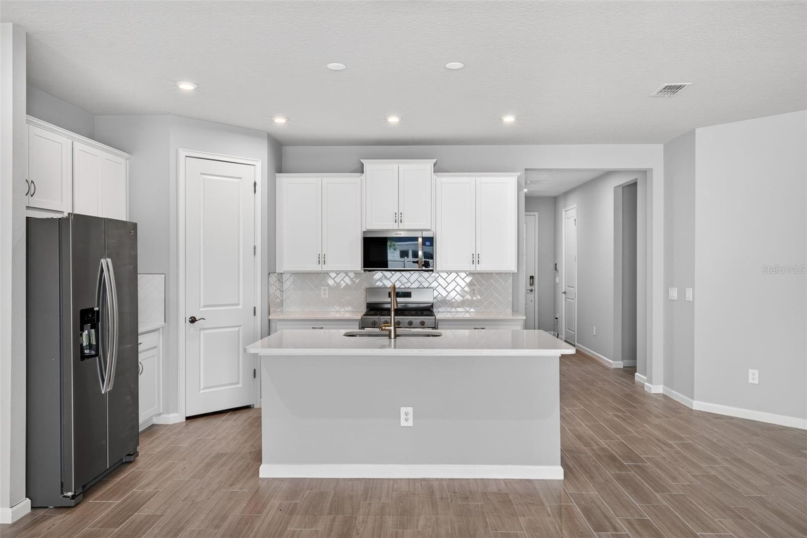 9243 AURELIA AVE — photo 4
