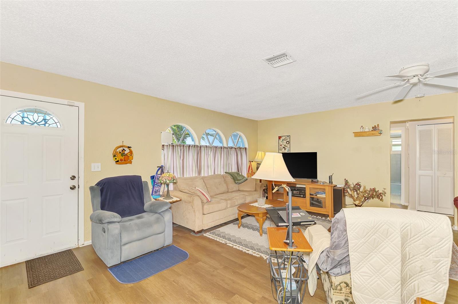 6282 FABIAN RD — photo 9