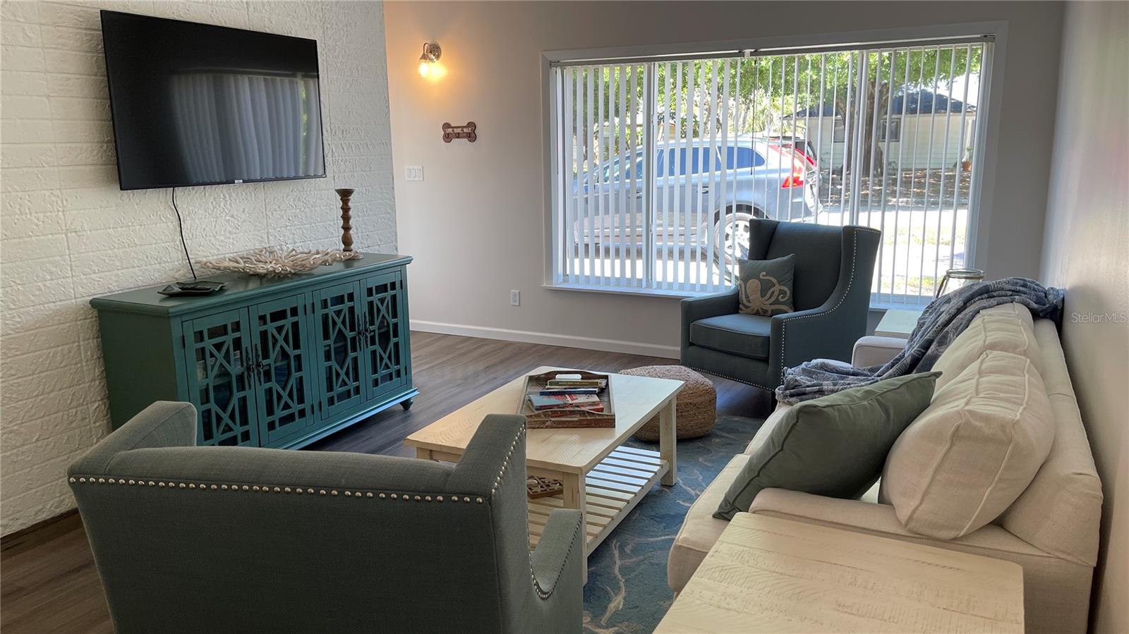2504 S MILMAR DR — photo 4