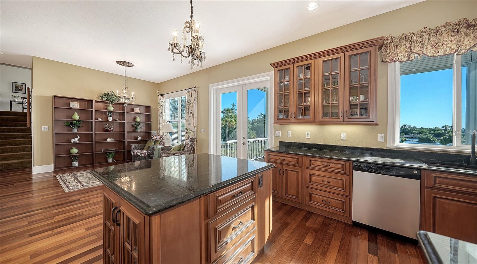 925 BAYSHORE DR — photo 31