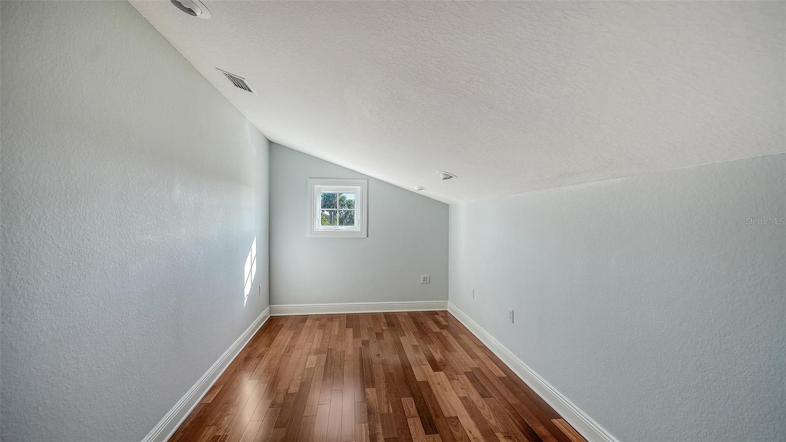 925 BAYSHORE DR — photo 43
