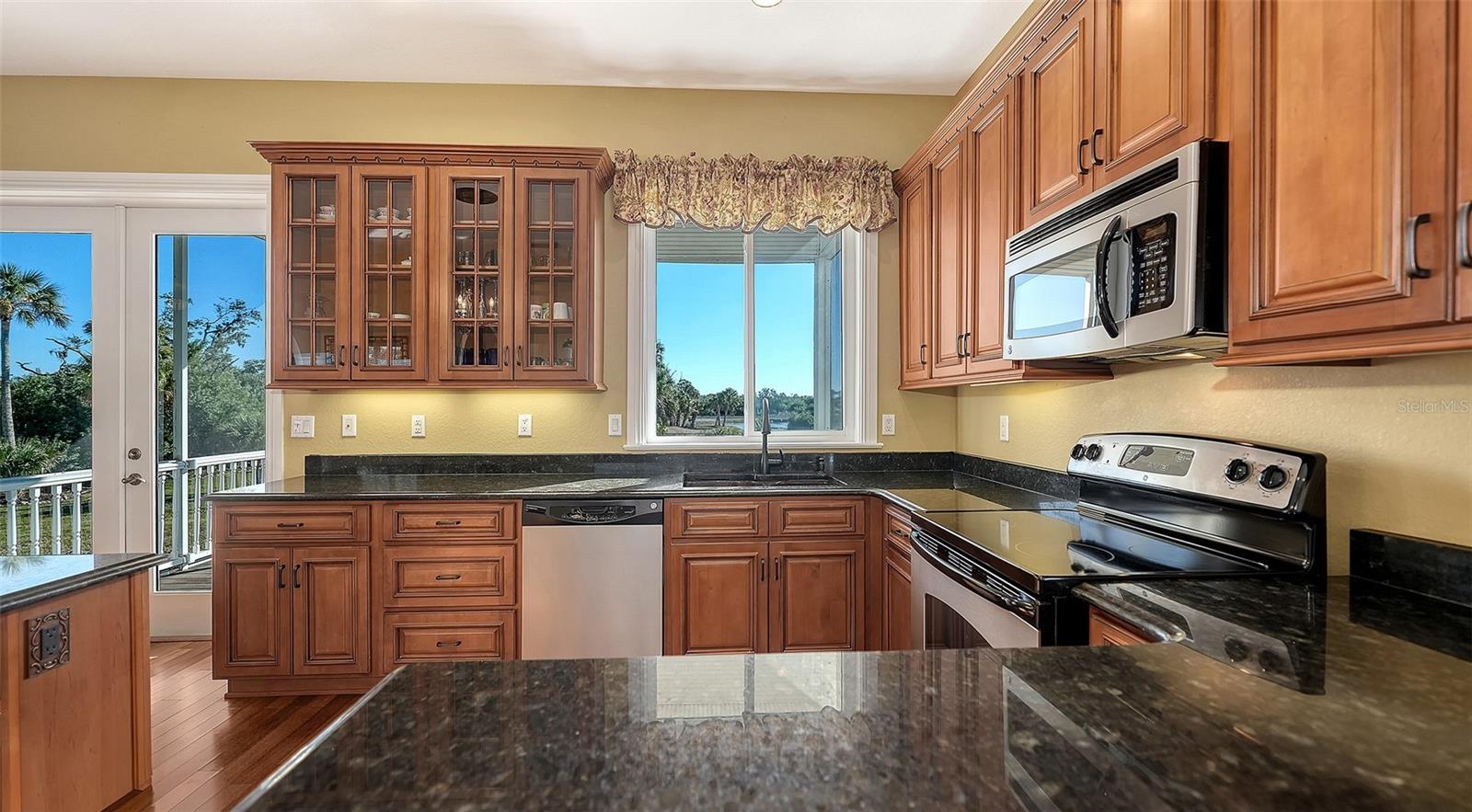 925 BAYSHORE DR — photo 30