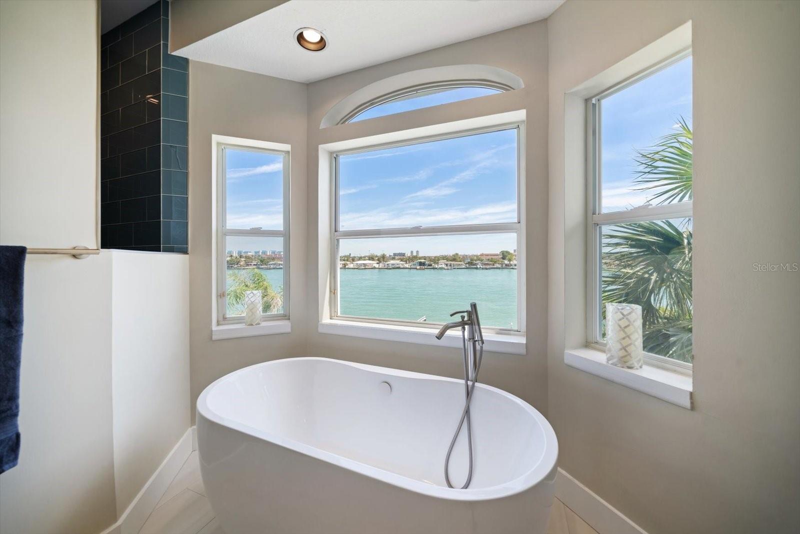 8685 E BAY DR — photo 37