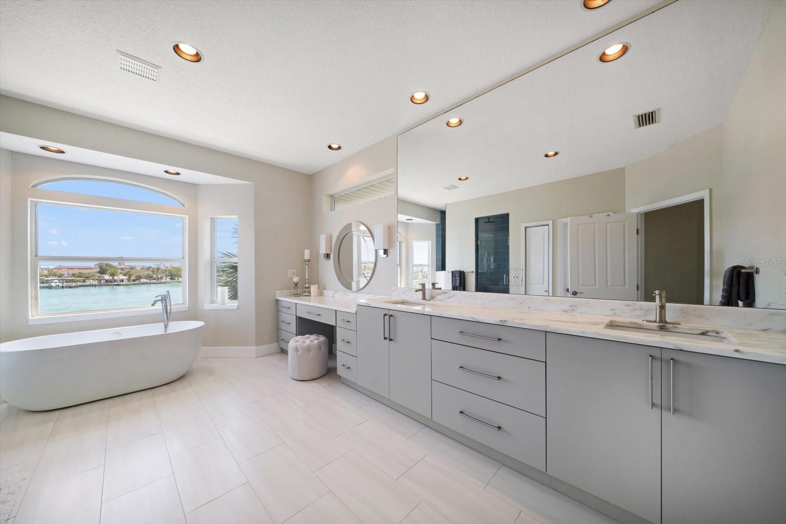 8685 E BAY DR — photo 36