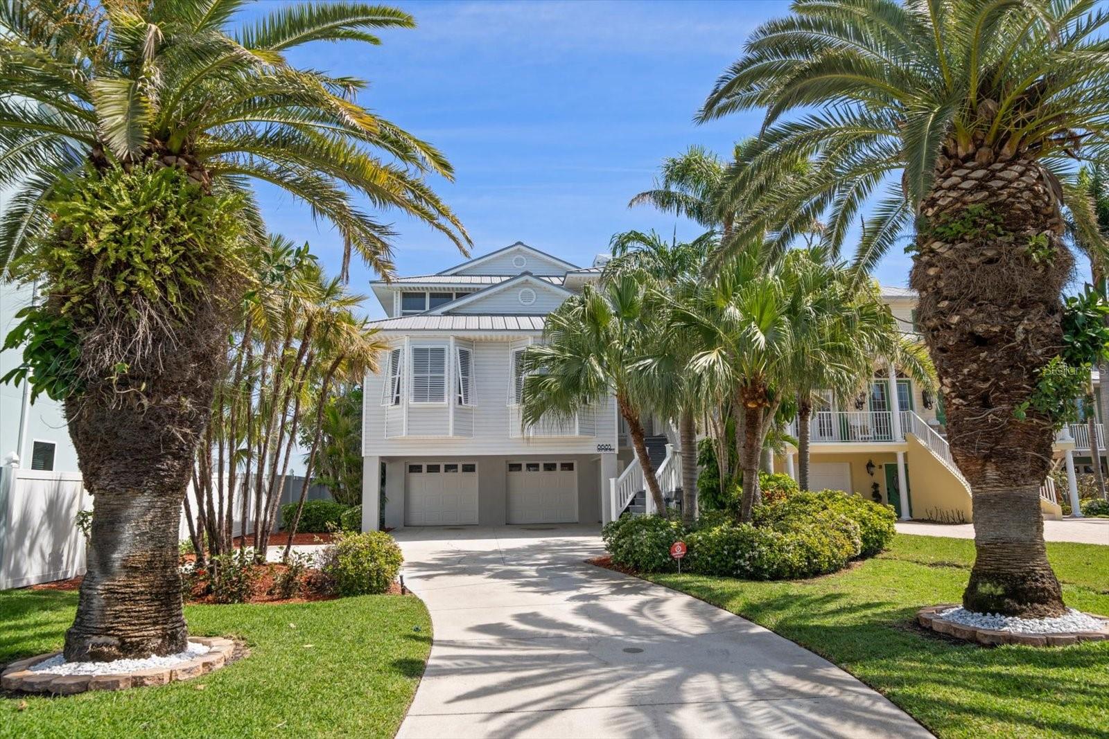 8685 E BAY DR — photo 2