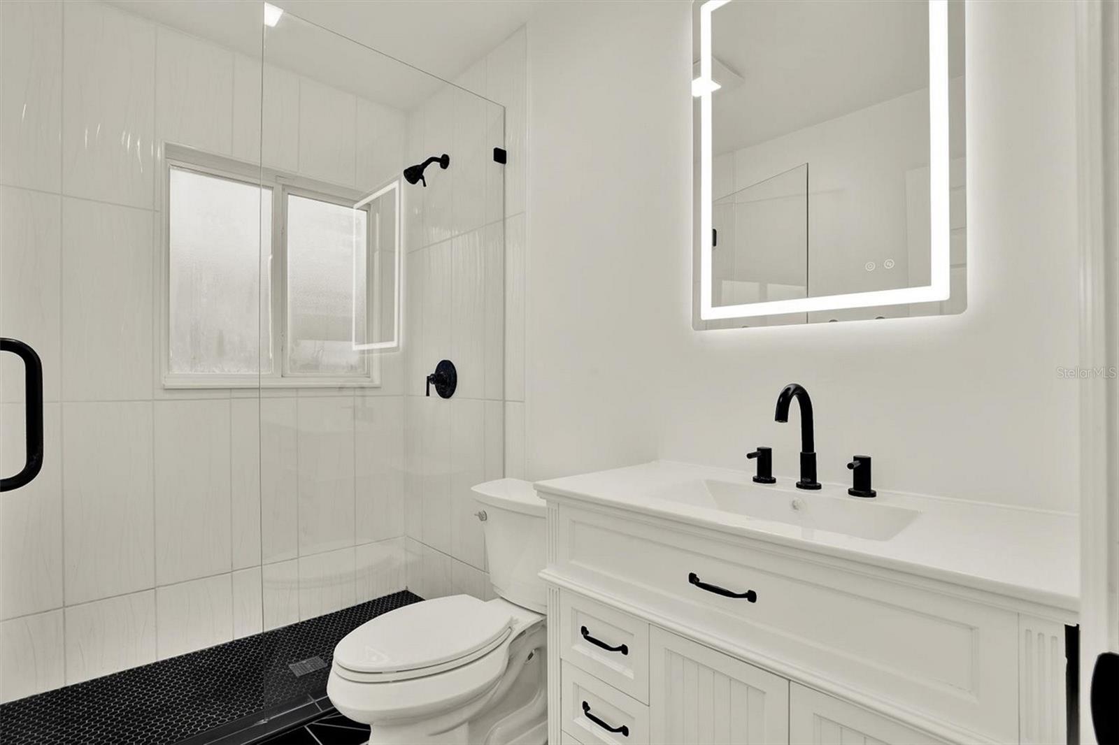 4510 NE HELENA ST NE — photo 11