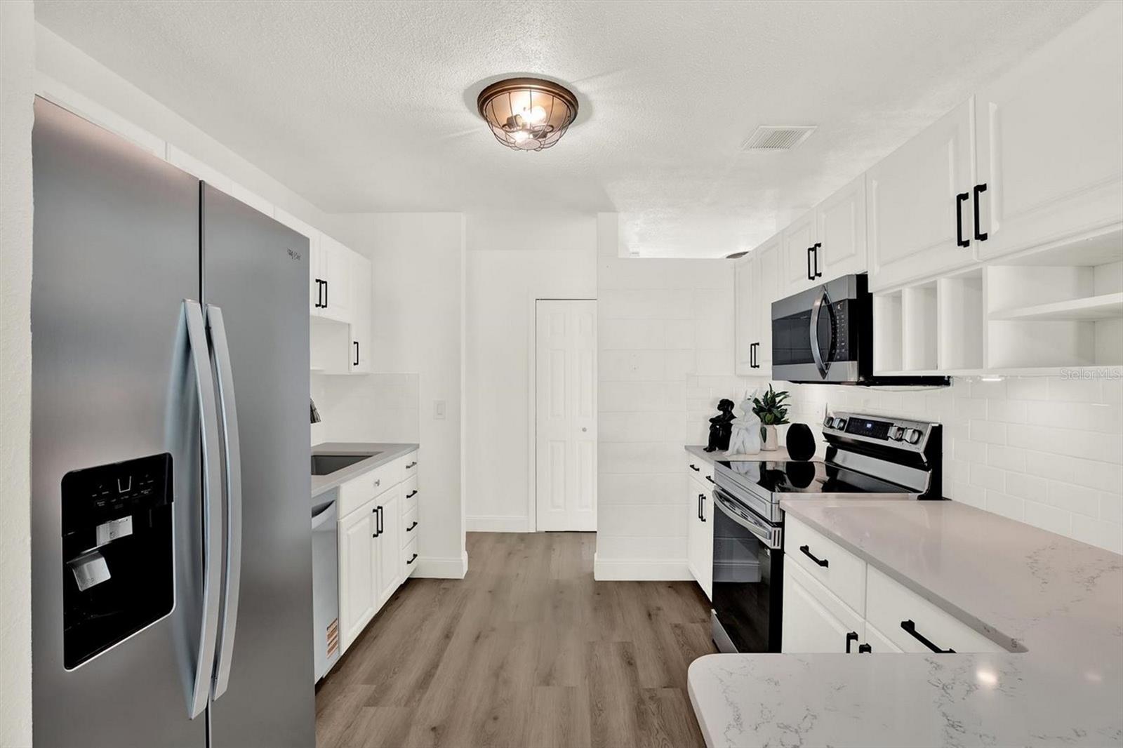 4510 NE HELENA ST NE — photo 14