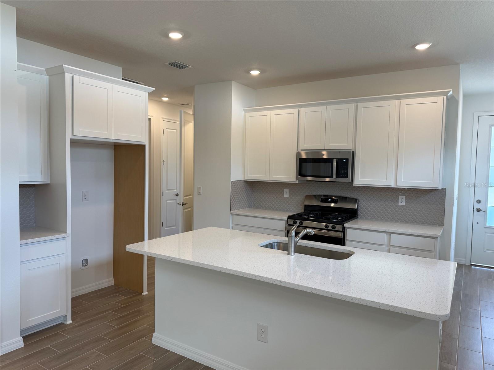 3695 NANDINA CIR — photo 3