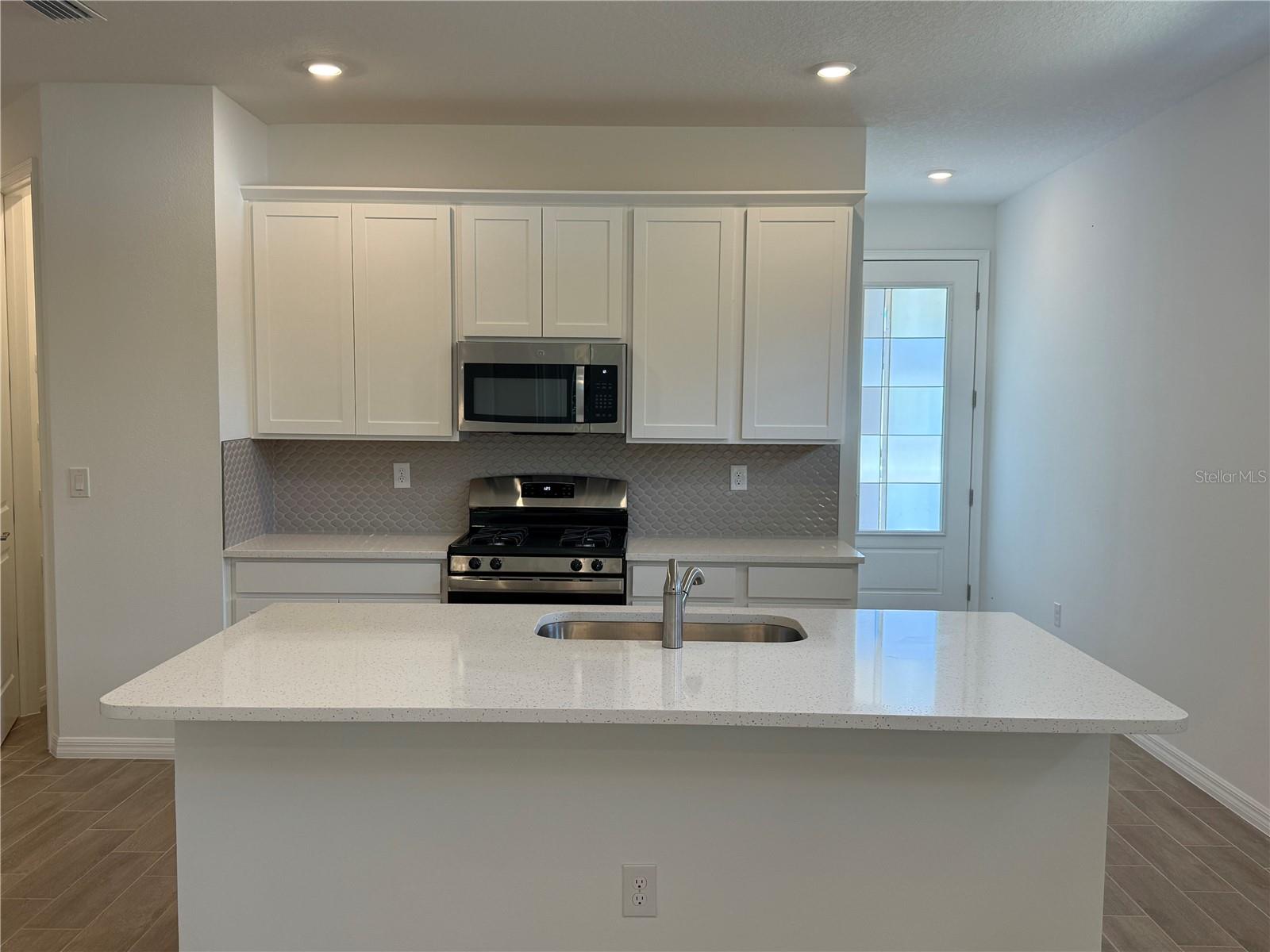 3695 NANDINA CIR — photo 2
