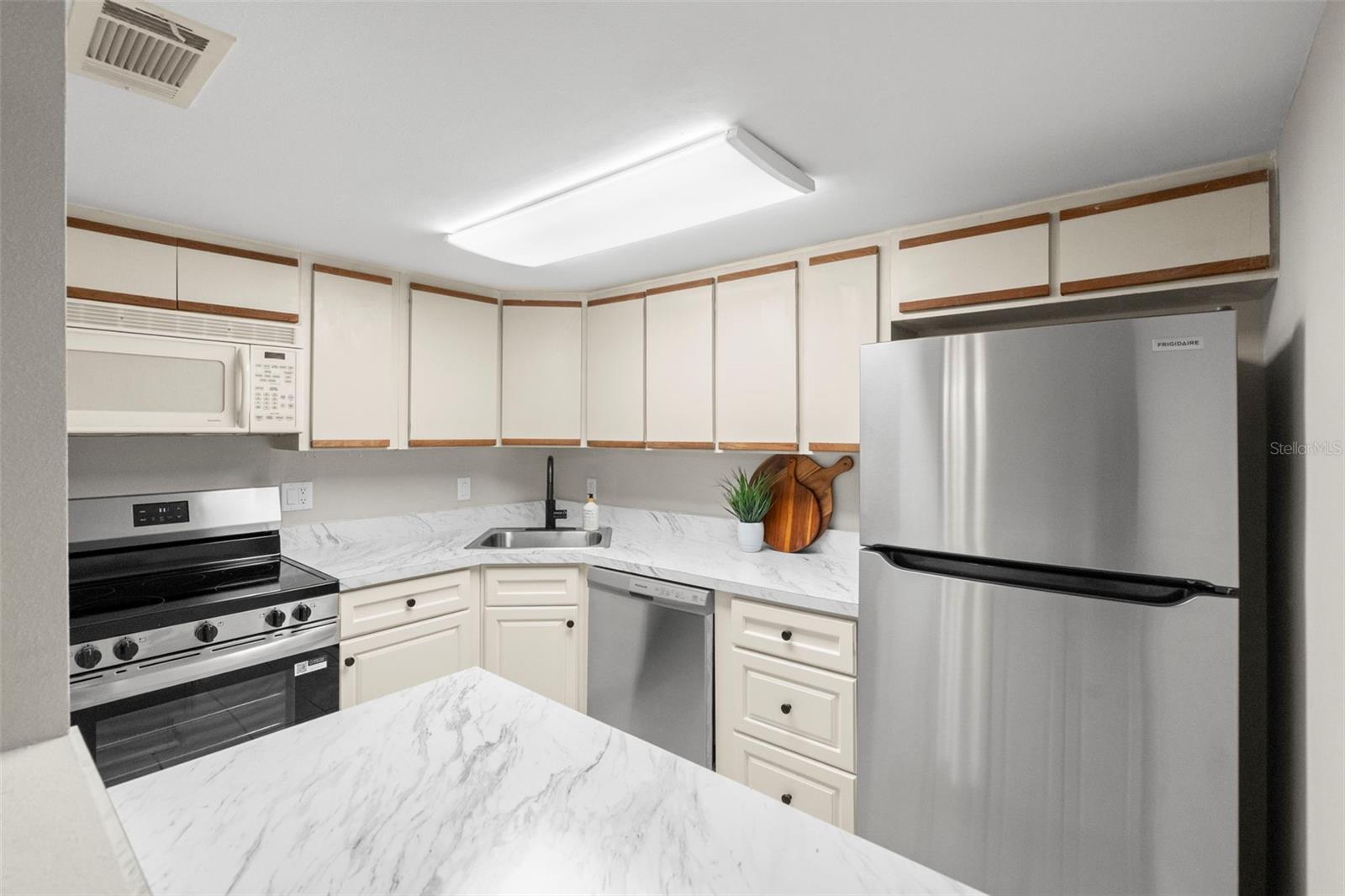 505 PLAZA SEVILLE CT #11 — photo 9