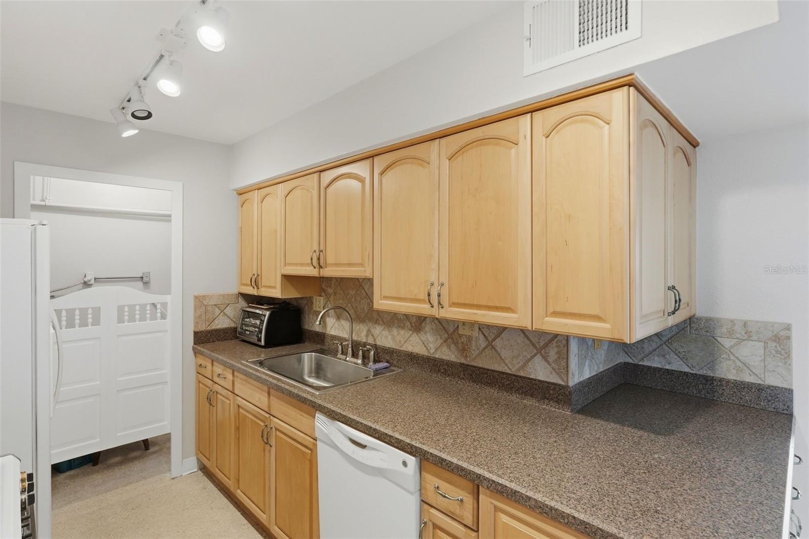 10355 PARADISE BLVD #608 — photo 30
