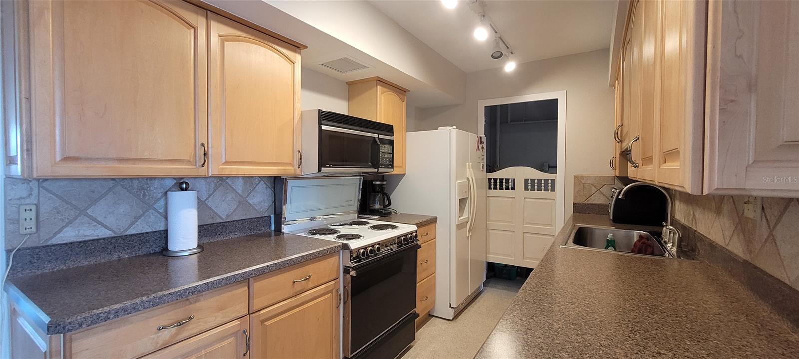 10355 PARADISE BLVD #608 — photo 28