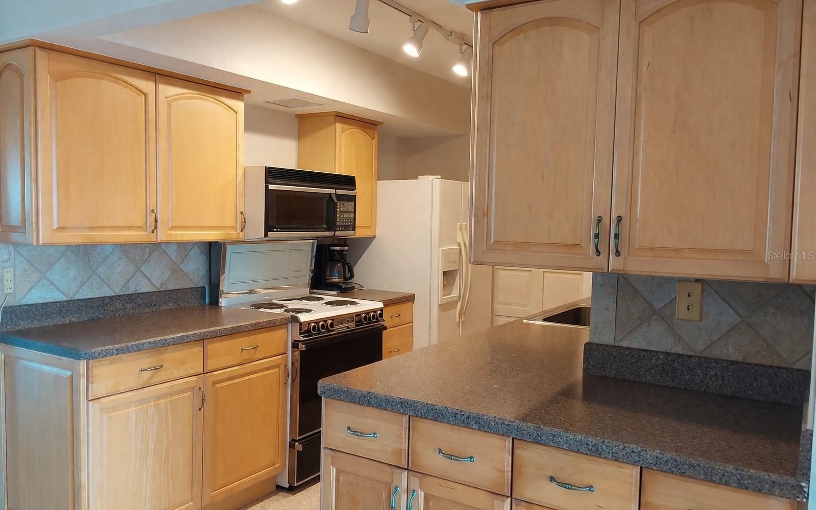 10355 PARADISE BLVD #608 — photo 25