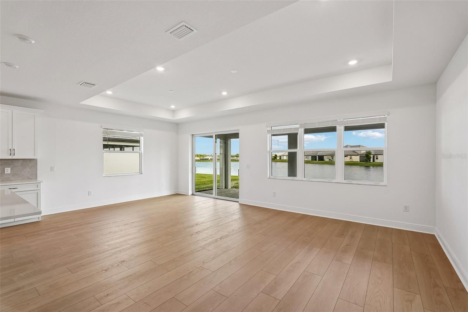 424 ALBERATA WAY — photo 9
