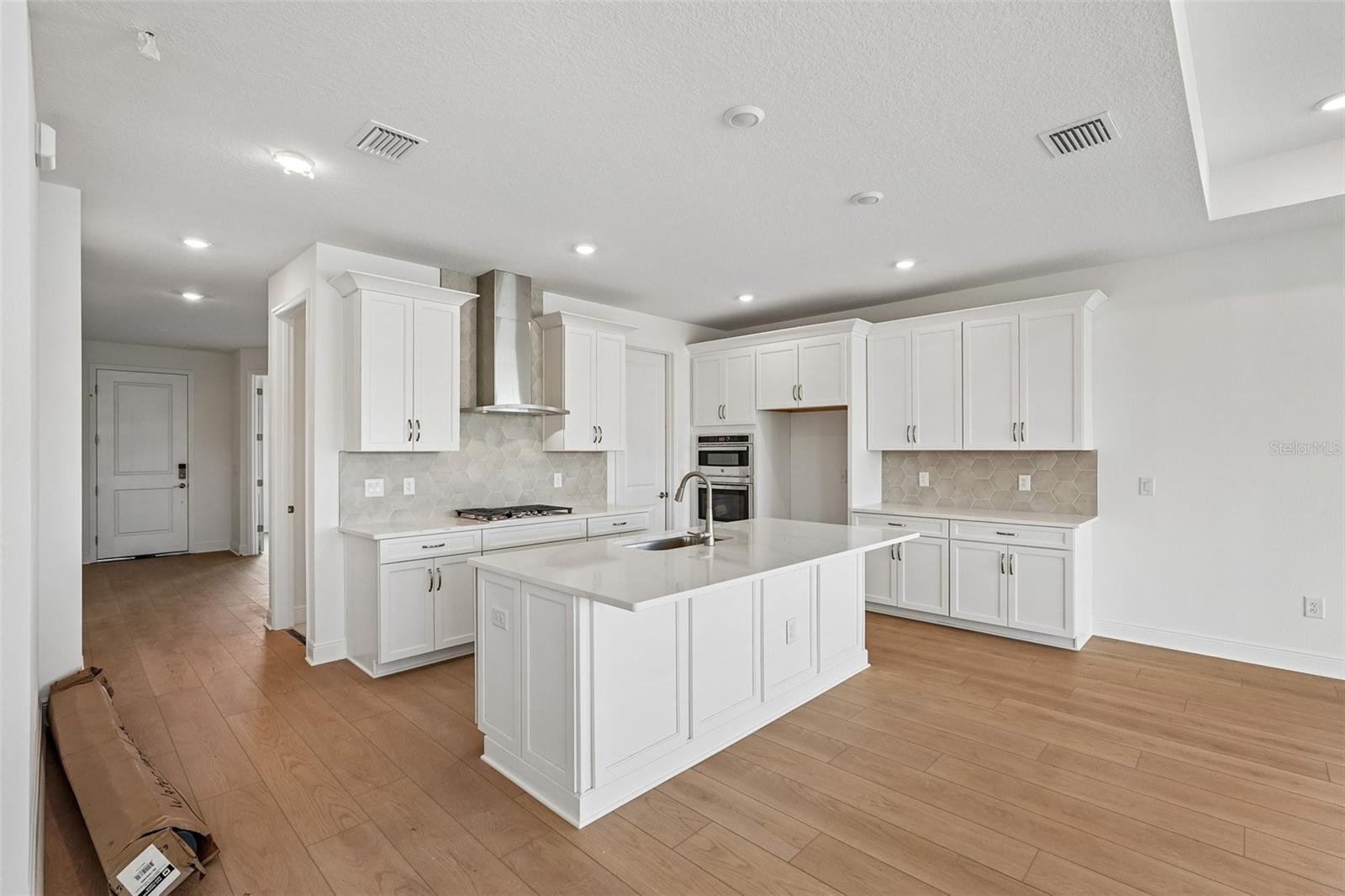 424 ALBERATA WAY — photo 3