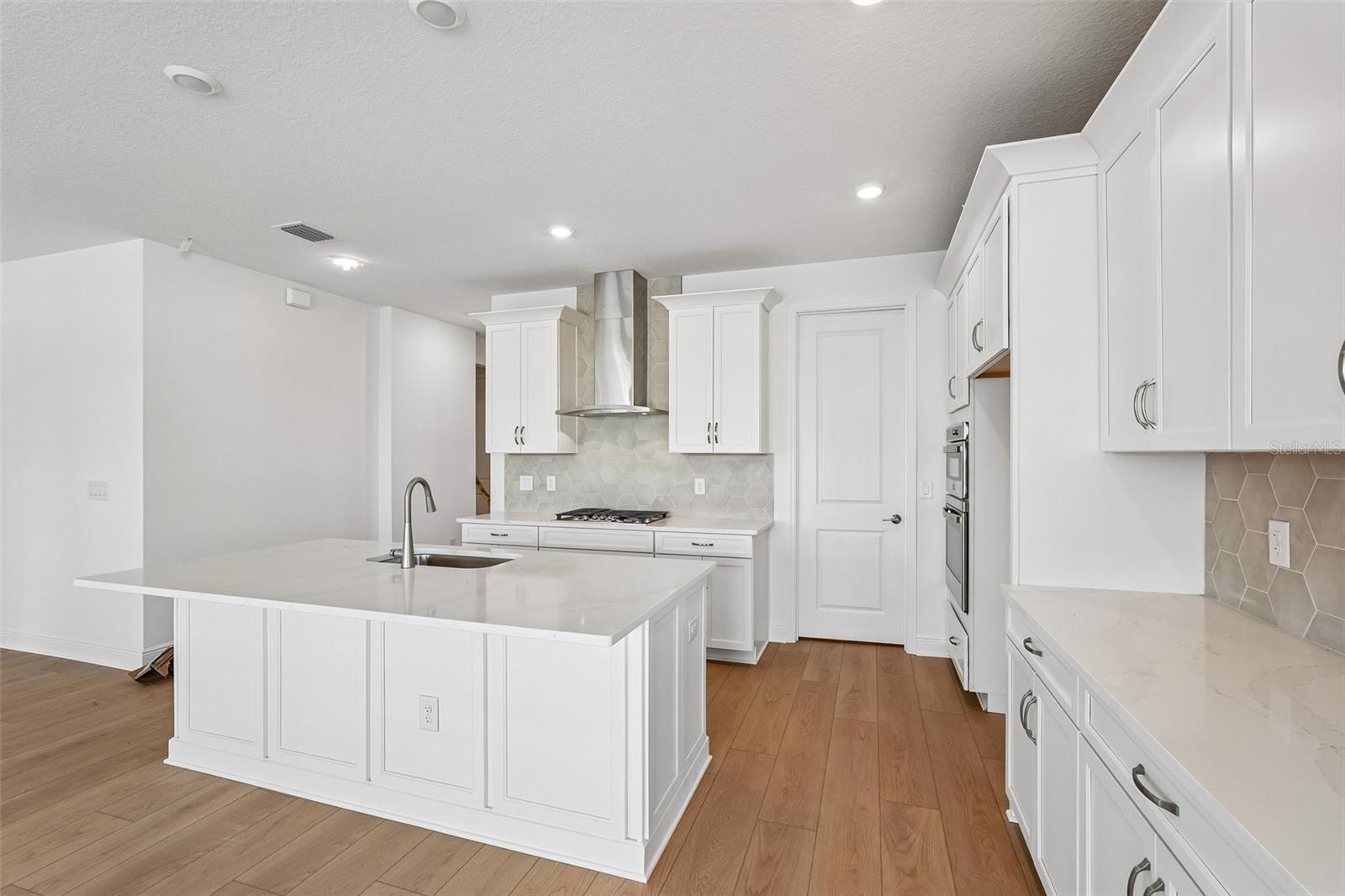 424 ALBERATA WAY — photo 4
