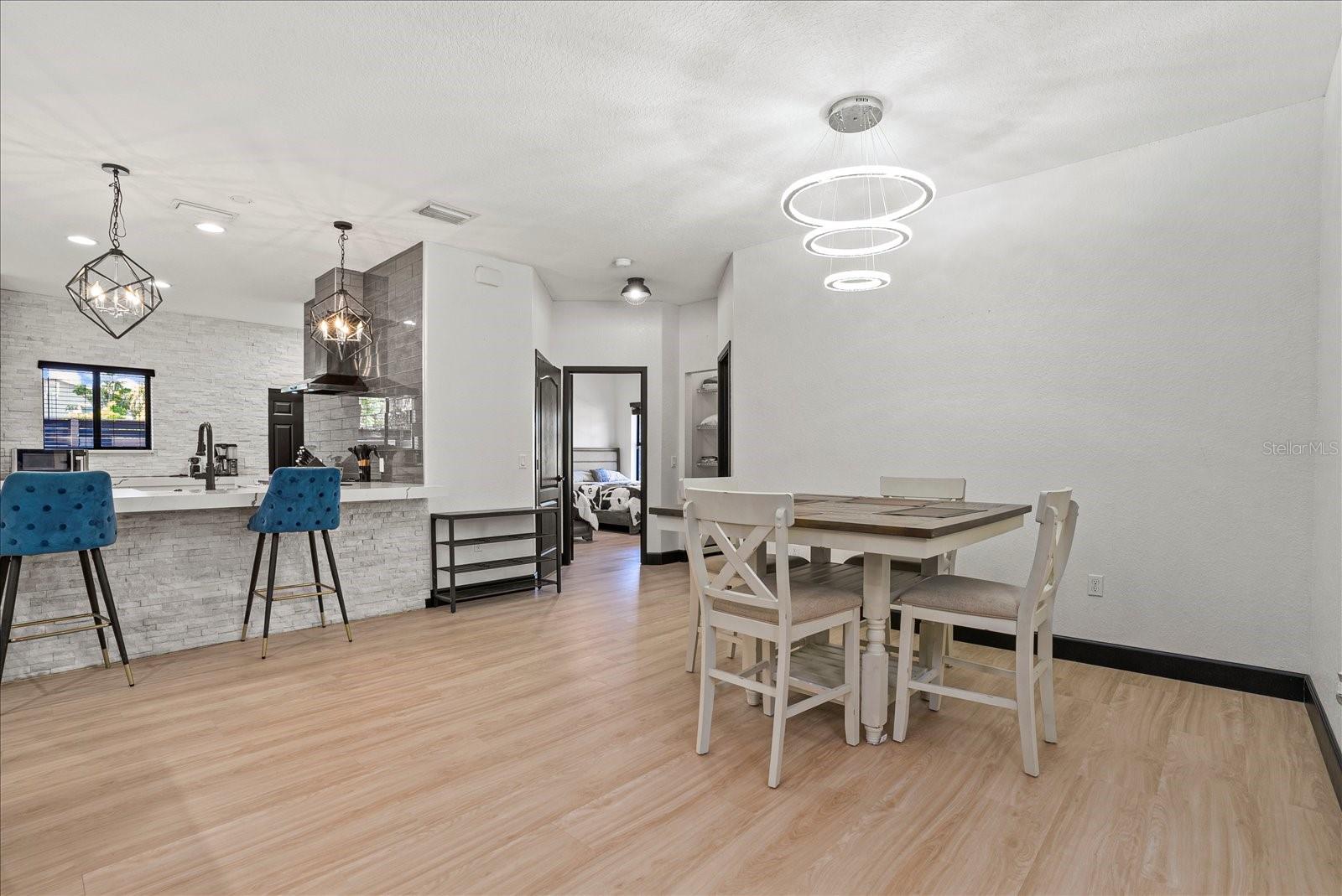 1185 S SHADE AVE — photo 5